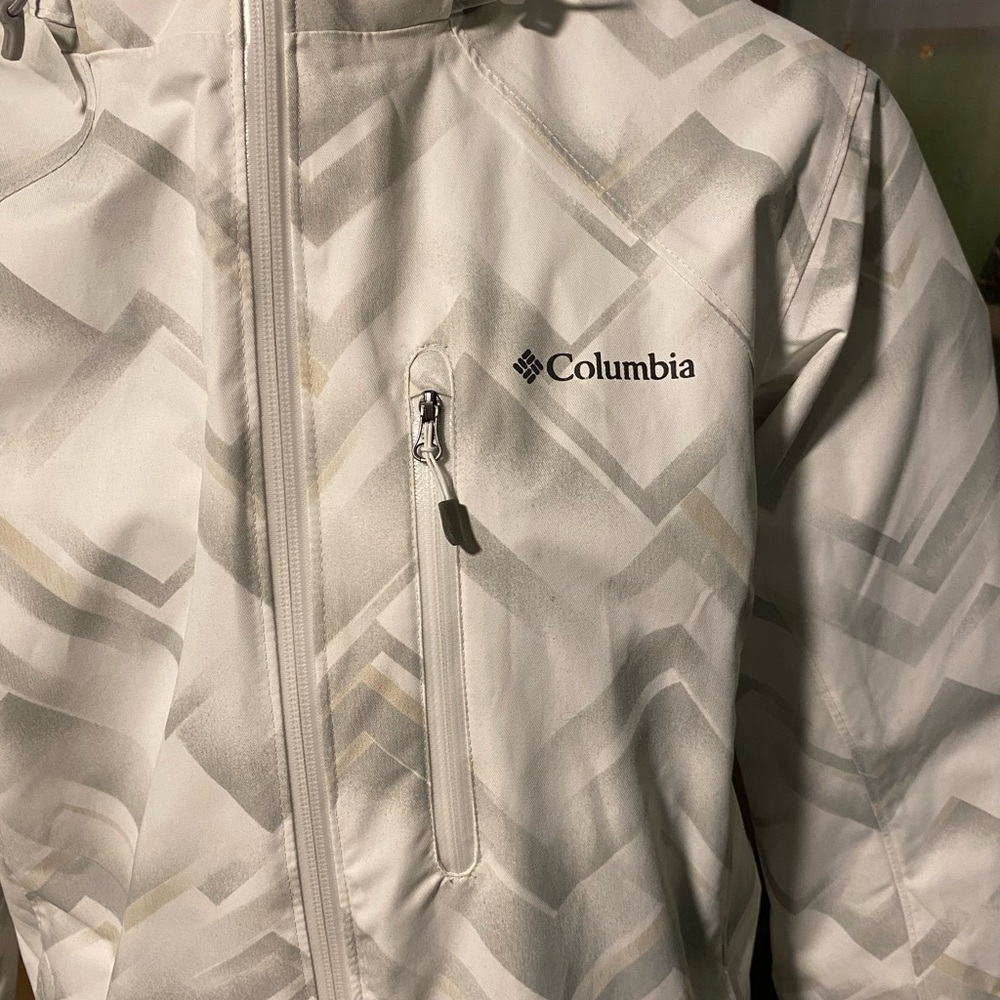 Columbia Patterned White Hooded Jacket - image 8